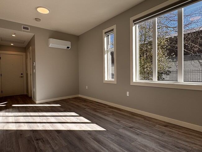 Building Photo - 348 14th St