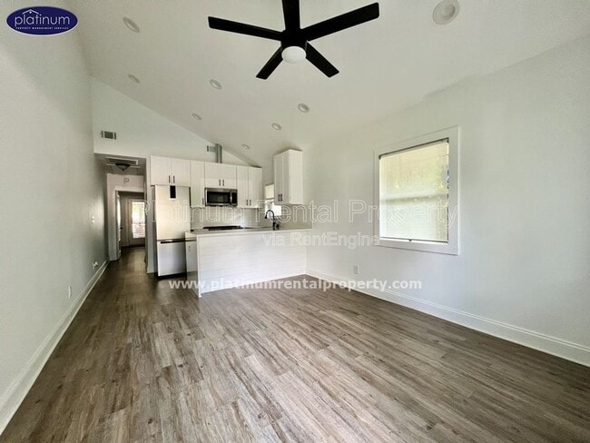 Photo - 982 Grant Terrace SE