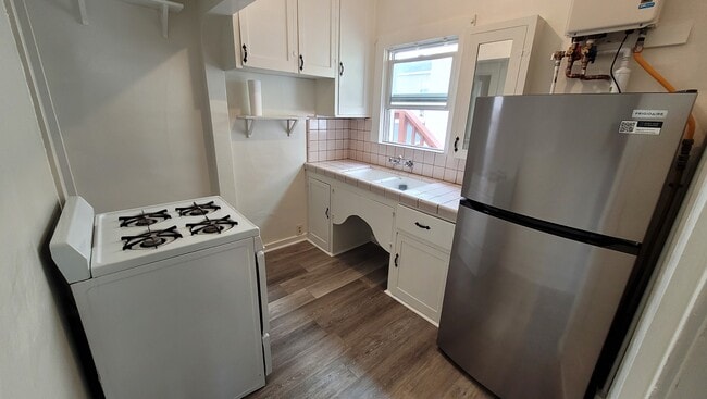 Kitchen - 1521 Monterey Blvd Unit A