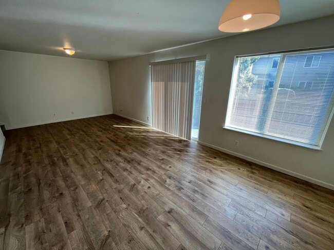 Photo - 3 Bed/2.5 Bath Two Story Spacious Duplex Unit in NE Bend - Tucson Way Unit 3