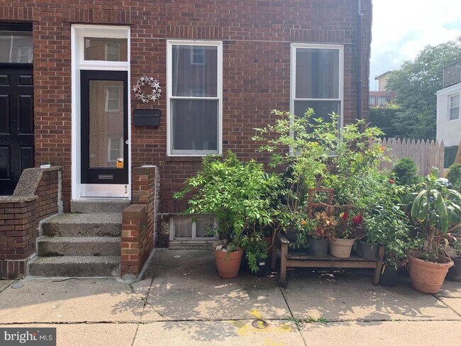 Building Photo - 1112 Carpenter St Rental