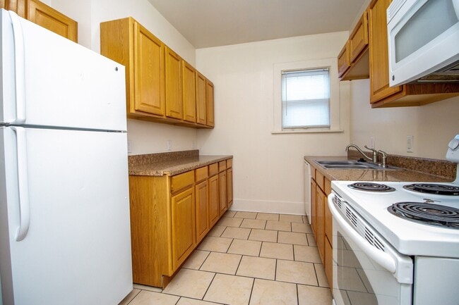Photo - 4bed/2bath House right Downtown!!