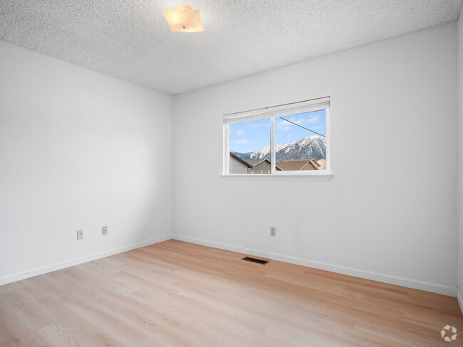 Building Photo - 1317 Langley Dr Unit B Rental