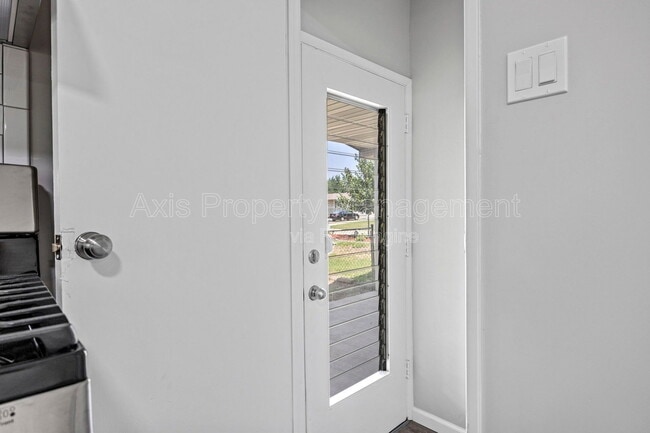 Photo - 906 Chula Dr