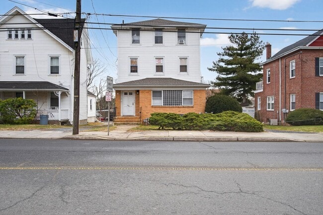 Building Photo - 472 Broadway Unit 4