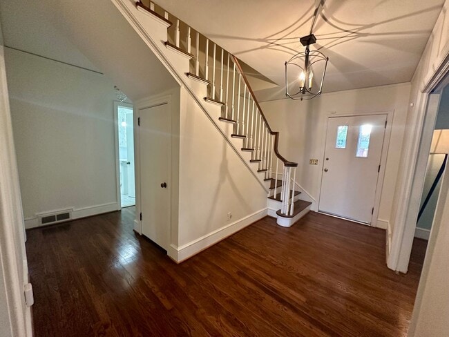 Photo - Charming 5 Bedroom Home Close to Everything!