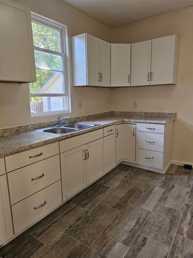 Photo - 3121 Canterbury Dr
