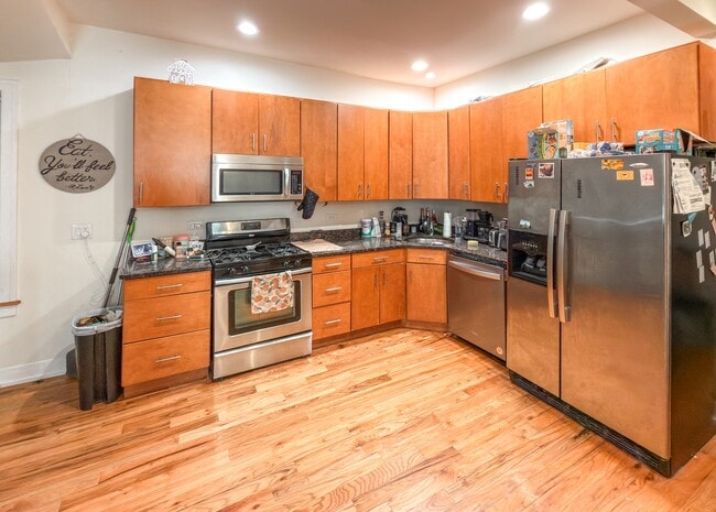 2837 N Damen Ave Unit 1