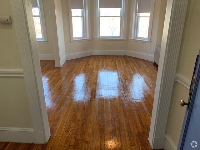 Building Photo - 1322 Commonwealth Ave Rental