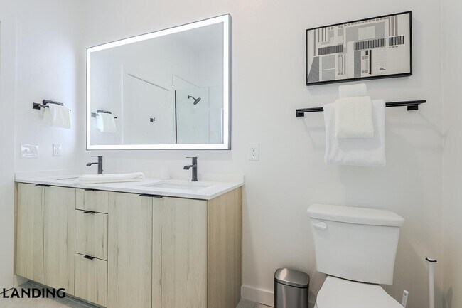 Photo - 2623 Keene St Unidad 562