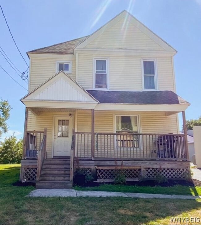 510 Ellicott St Unit Upstairs