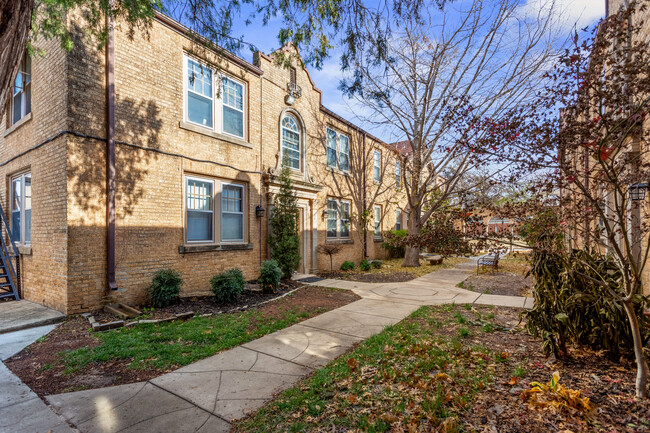 Windsor Court Apartments - Windsor Court Apartments