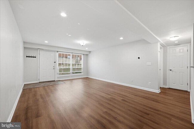 Photo - 1193 N Van Dorn St