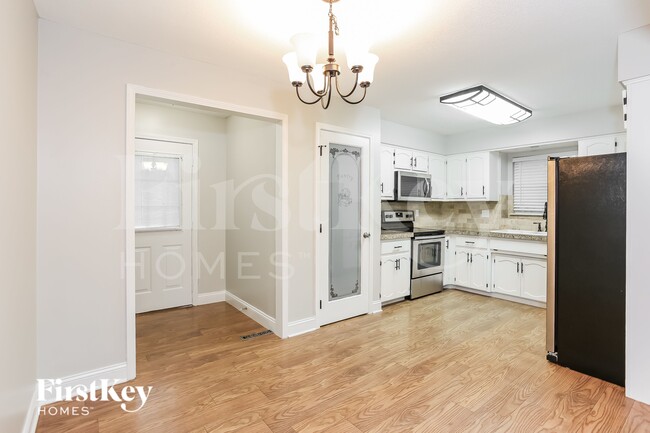 Photo - 308 Oak St