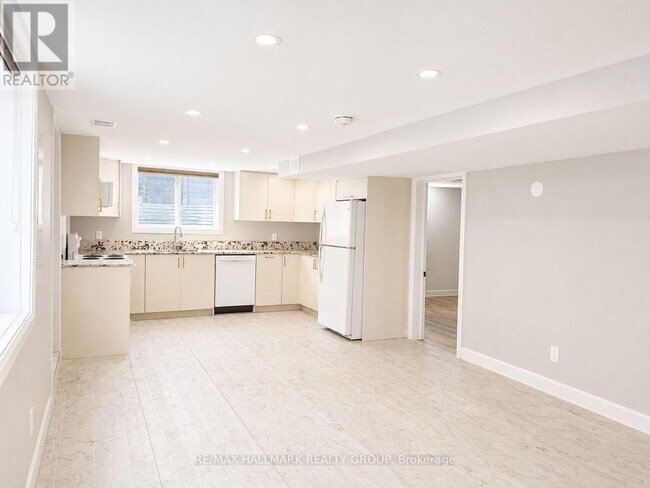Photo - 735 Borthwick Ave