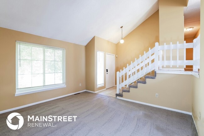 Photo - 529 Clyde St