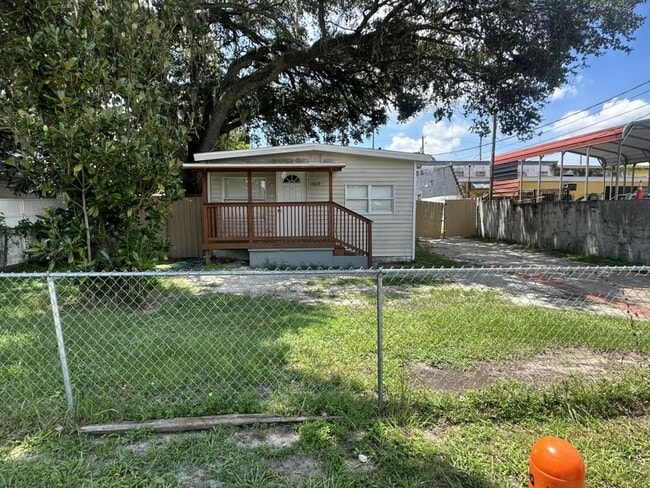 3609 E Mohawk Ave
