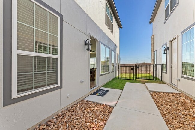 Photo - 903 Beebrush Ln