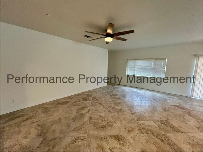 Photo - Spacious 4 Bed/2 Bath Home in SW Bakersfie...