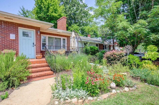 Photo - Adorable 3 bedroom ranch with fenced yard!