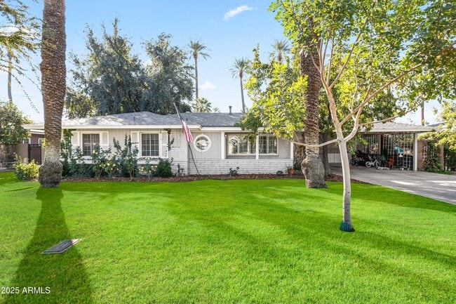 Building Photo - 4631 E Pinchot Ave