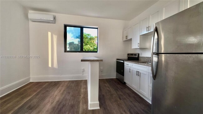 Photo - 337 SW 5th Ave Unit 12