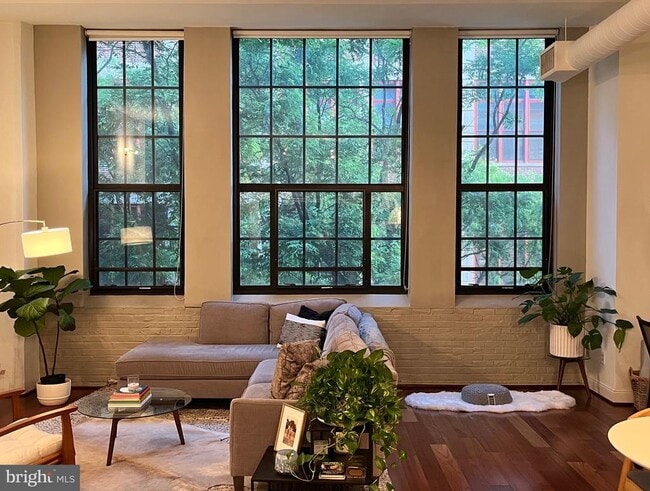 Photo - 2429 Locust St Unit 211