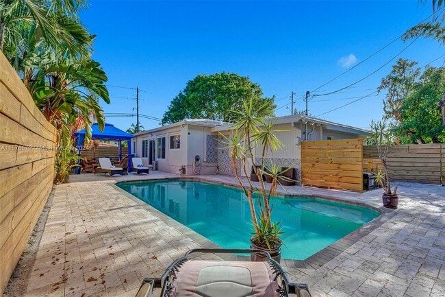 Photo - 1800 N Victoria Park Rd