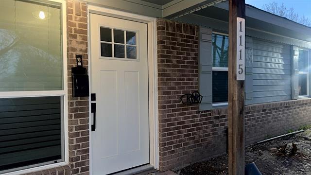 Building Photo - 1115 Casa Dr