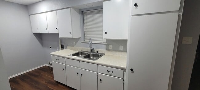 Photo - 326 S Sealy Ave