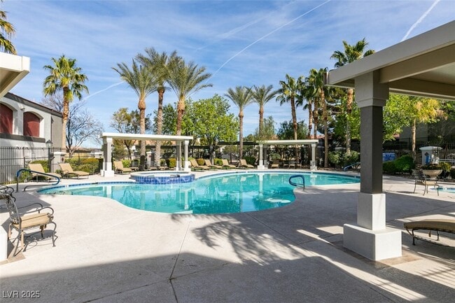 Building Photo - 950 Seven Hills Dr Unit 727 Rental