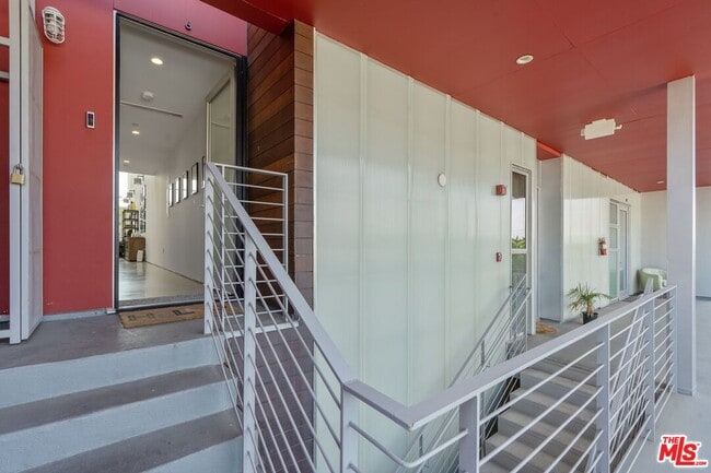 Photo - 611 N Bronson Ave Unidad 6