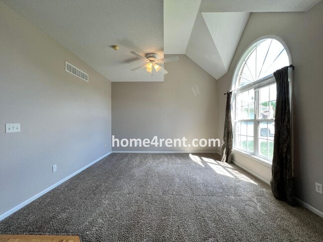 Photo - Wonderful Northland Home w/ Hardwood Floors and Plenty of Space!!