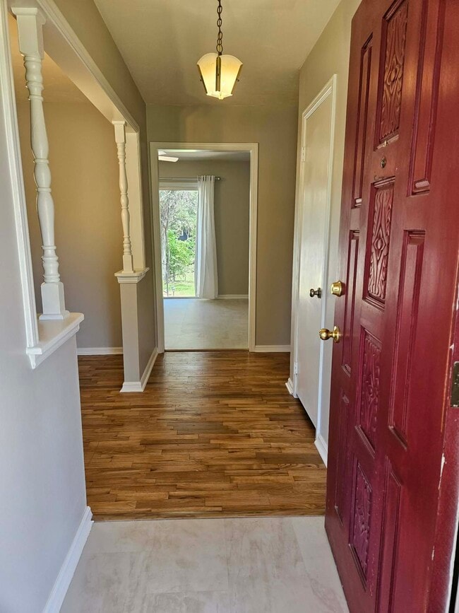 Photo - 708 W Hartwood Ave