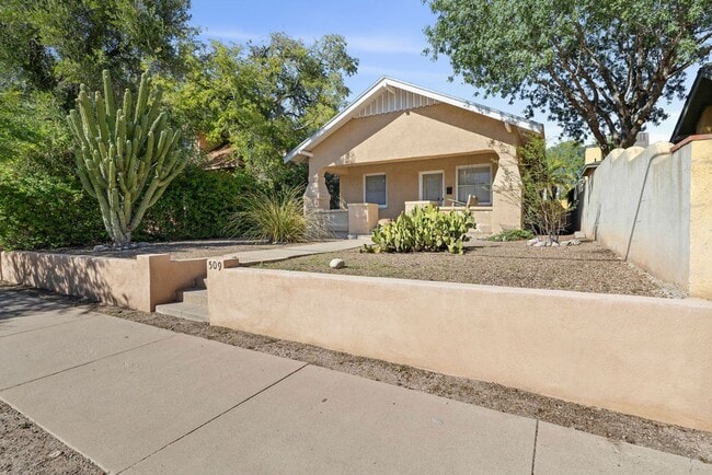 Photo - Vintage Bungalow Near University of Arizona