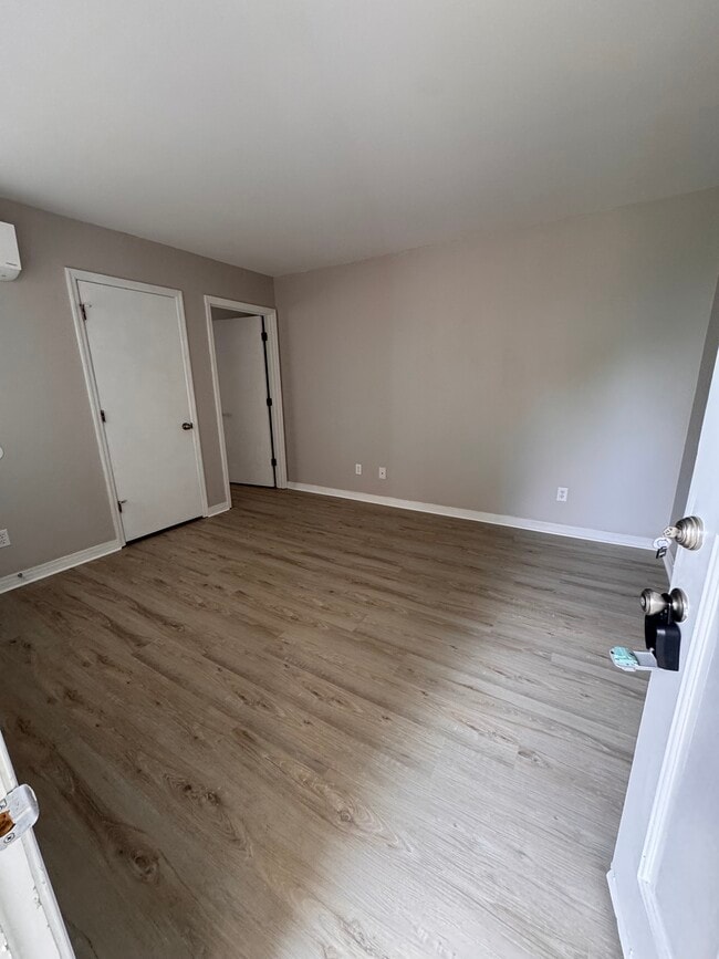 Photo - 410 W 3rd St