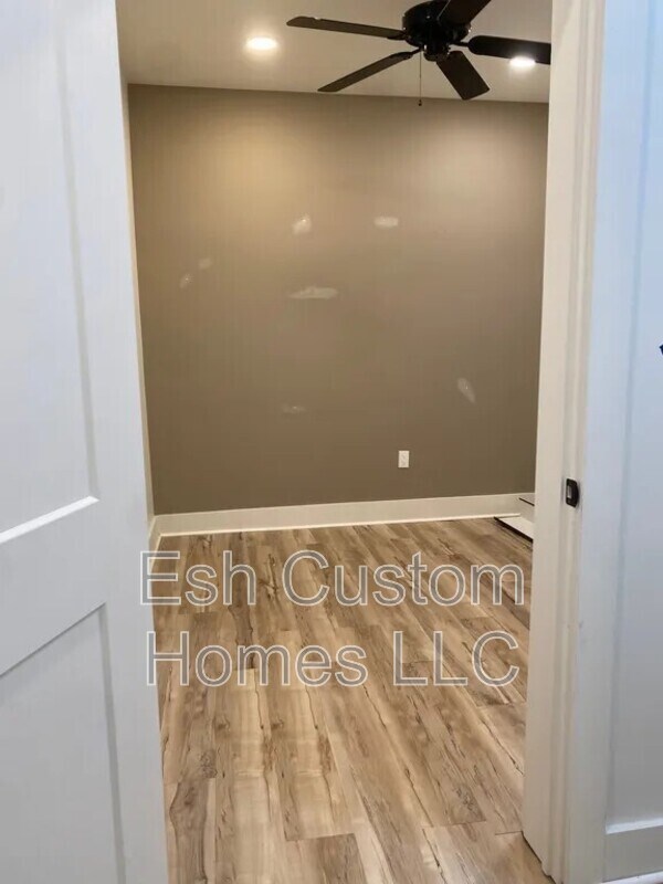 Photo - 11 E Walnut St