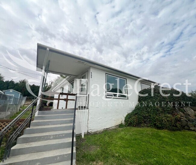 Three Bedroom, Two Bathroom Home with Grea... House Rental in Milton