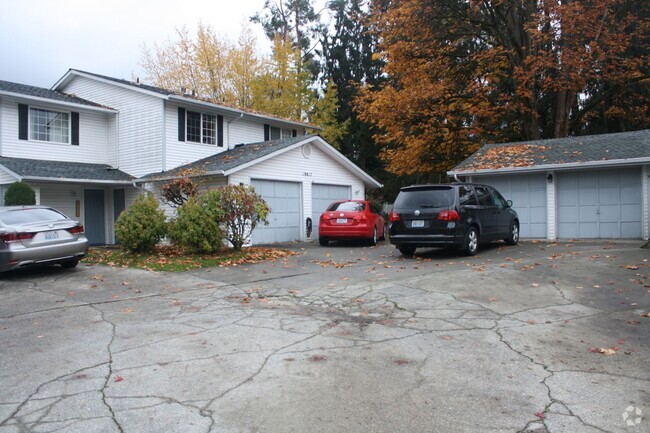 Building Photo - 3 bdrm, 2.5 bath, 2 car garage  (1 attache... Rental