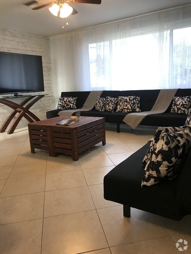 Building Photo - 2440 Manasota Beach Rd Rental