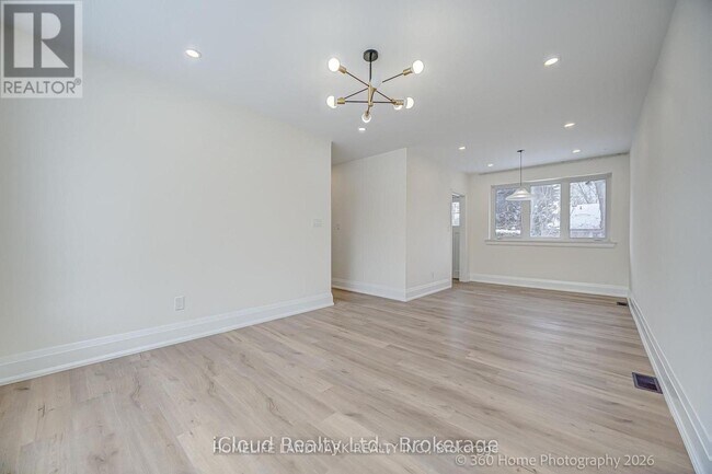 Photo - 73 Berkinshaw Crescent
