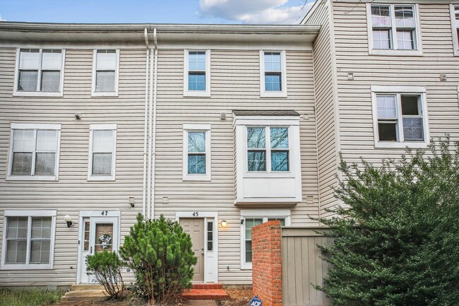 Spacious 3 Level Townhome in Montgomery Vi... - Spacious 3 Level Townhome in Montgomery Vi...