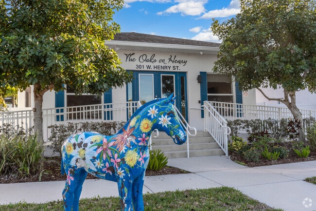 Building Photo - The Oaks on Henry