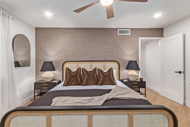 5002 E Paradise Dr Unit SI ID1558595P