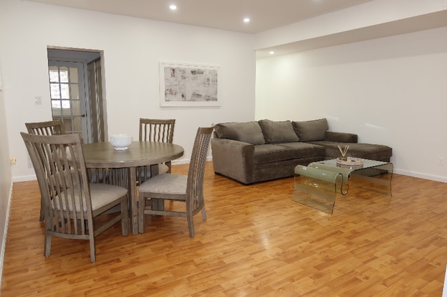 Photo - 68-43 Jay Ave Unidad 1st floor