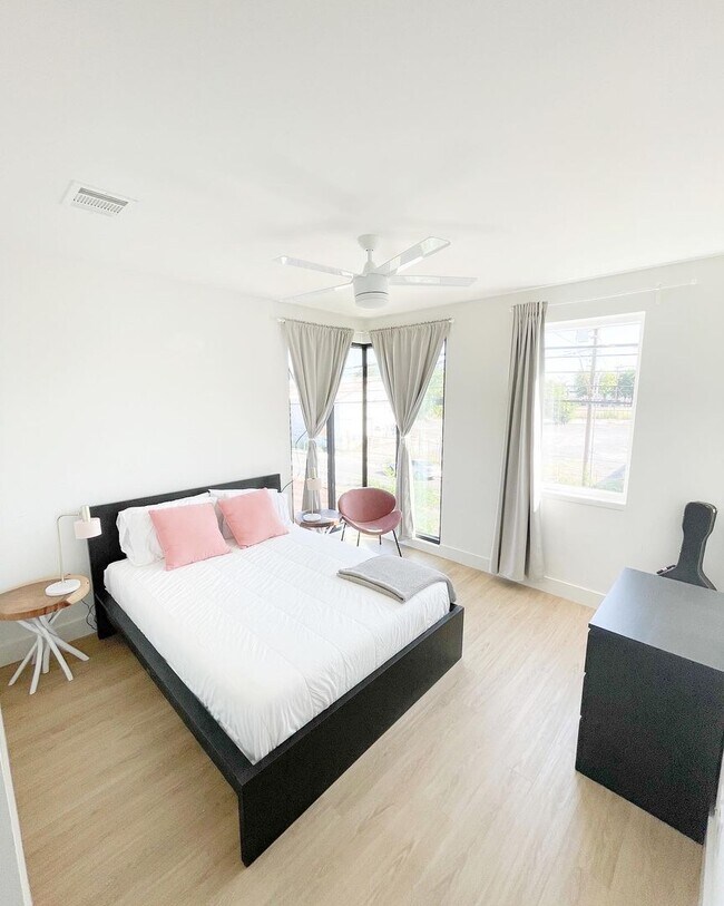 Photo - 2709 E 5th St.