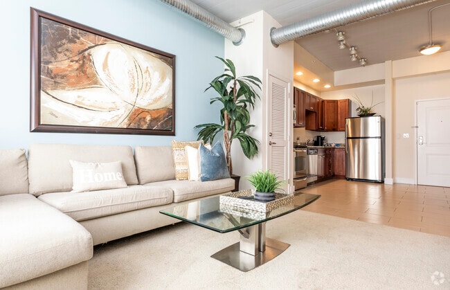 1HAB, 1BA - 647 ft² - McHenry Row