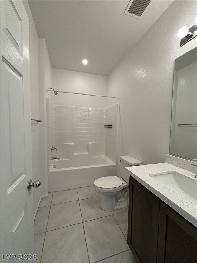 Photo - 5672 Sartorial St