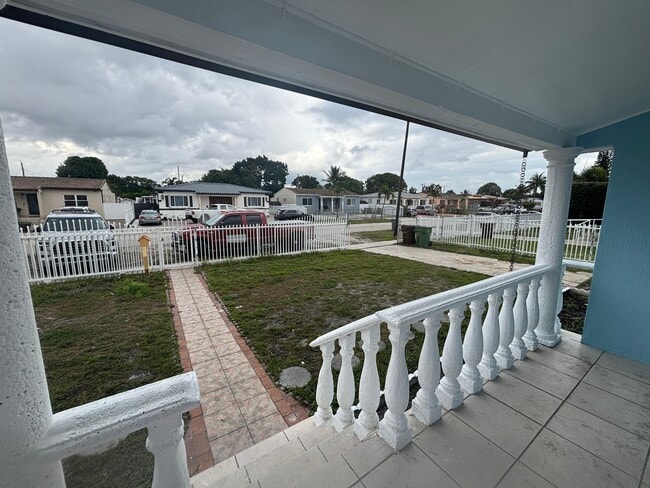 Photo - 250 E 34th St