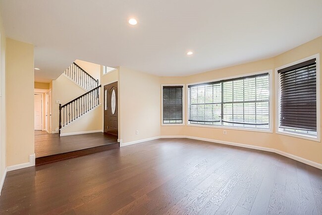 Photo - 2039 Shorewood Ln